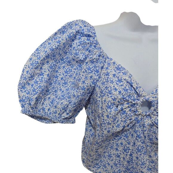 Blue Floral Puff Sleeve Crop Top With Front Cut-Out Detail milkmaid gathered top - Picture 4 of 8